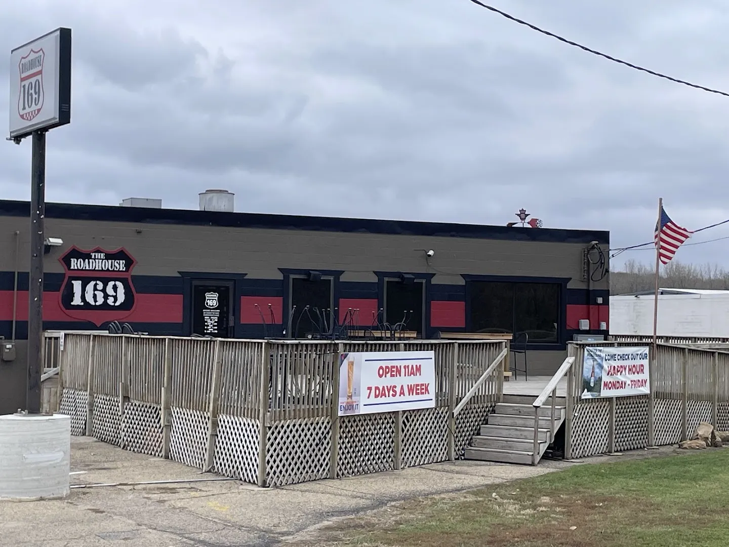 Roadhouse 169 Bar & Grill